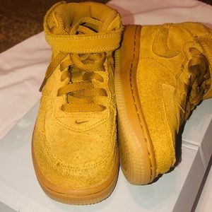 Boys size 10c Nike wheat